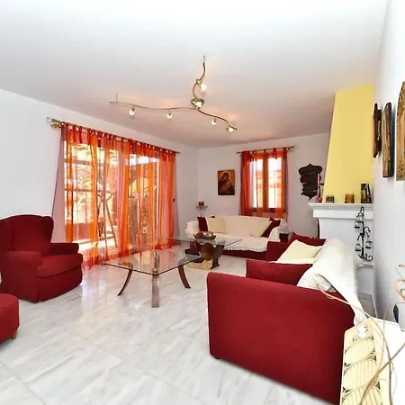 Luxury Household In The Oustkirts Of Tinos Town Villa