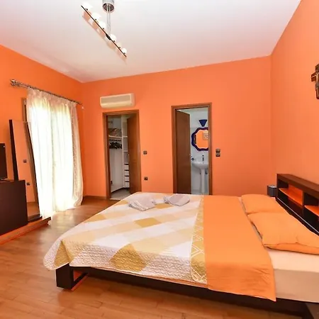 Вилла Tinos Luxury Two-storey With Private Pool Агиос-Состис