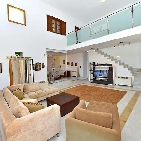 Luxury Household In The Oustkirts Of Tinos Town